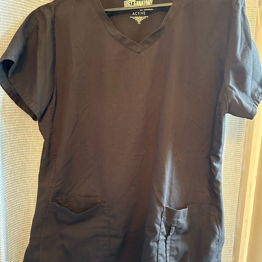 Grey's Anatomy women’s black Short Sleeve scrub top